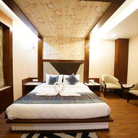 Square Inn Hotel,Варанаси Экстерьер фото