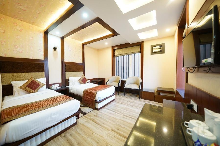 Square Inn Hotel,Варанаси Экстерьер фото