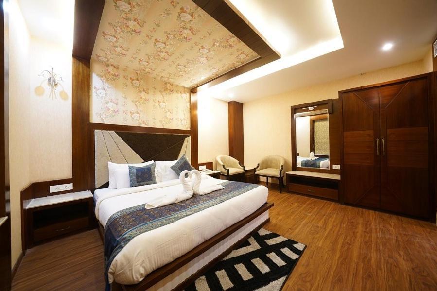 Square Inn Hotel,Варанаси Экстерьер фото
