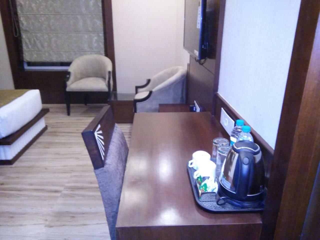 Square Inn Hotel,Варанаси Экстерьер фото