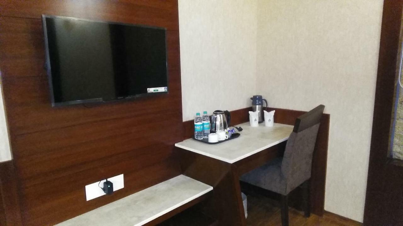 Square Inn Hotel,Варанаси Экстерьер фото