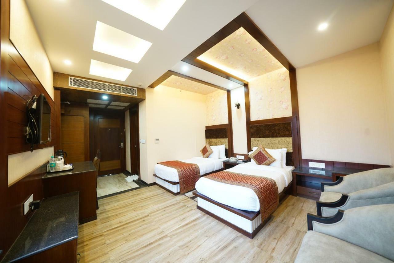 Square Inn Hotel,Варанаси Экстерьер фото
