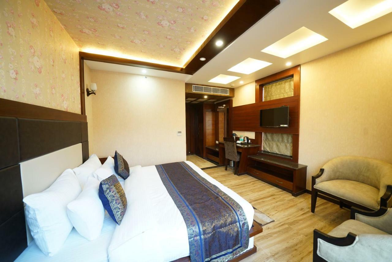 Square Inn Hotel,Варанаси Экстерьер фото