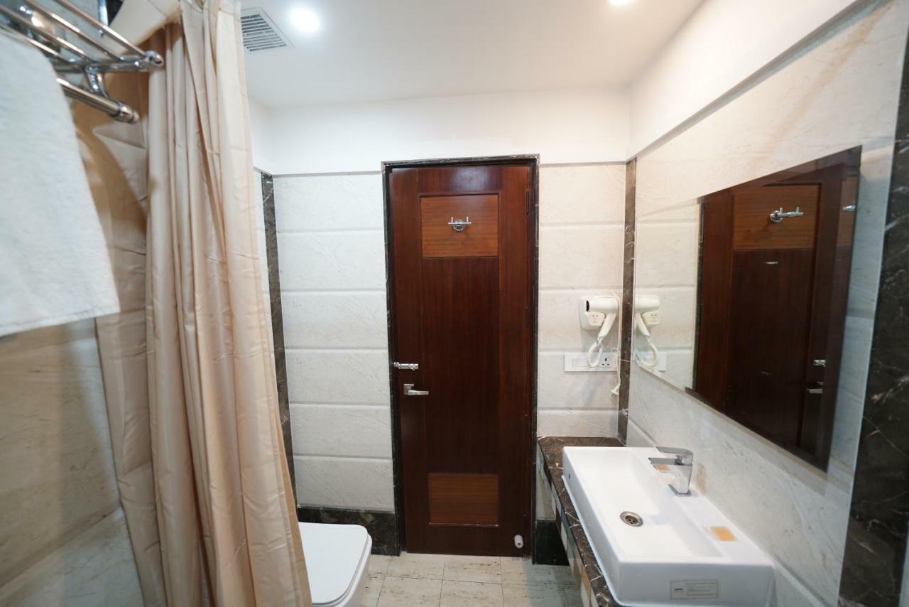 Square Inn Hotel,Варанаси Экстерьер фото