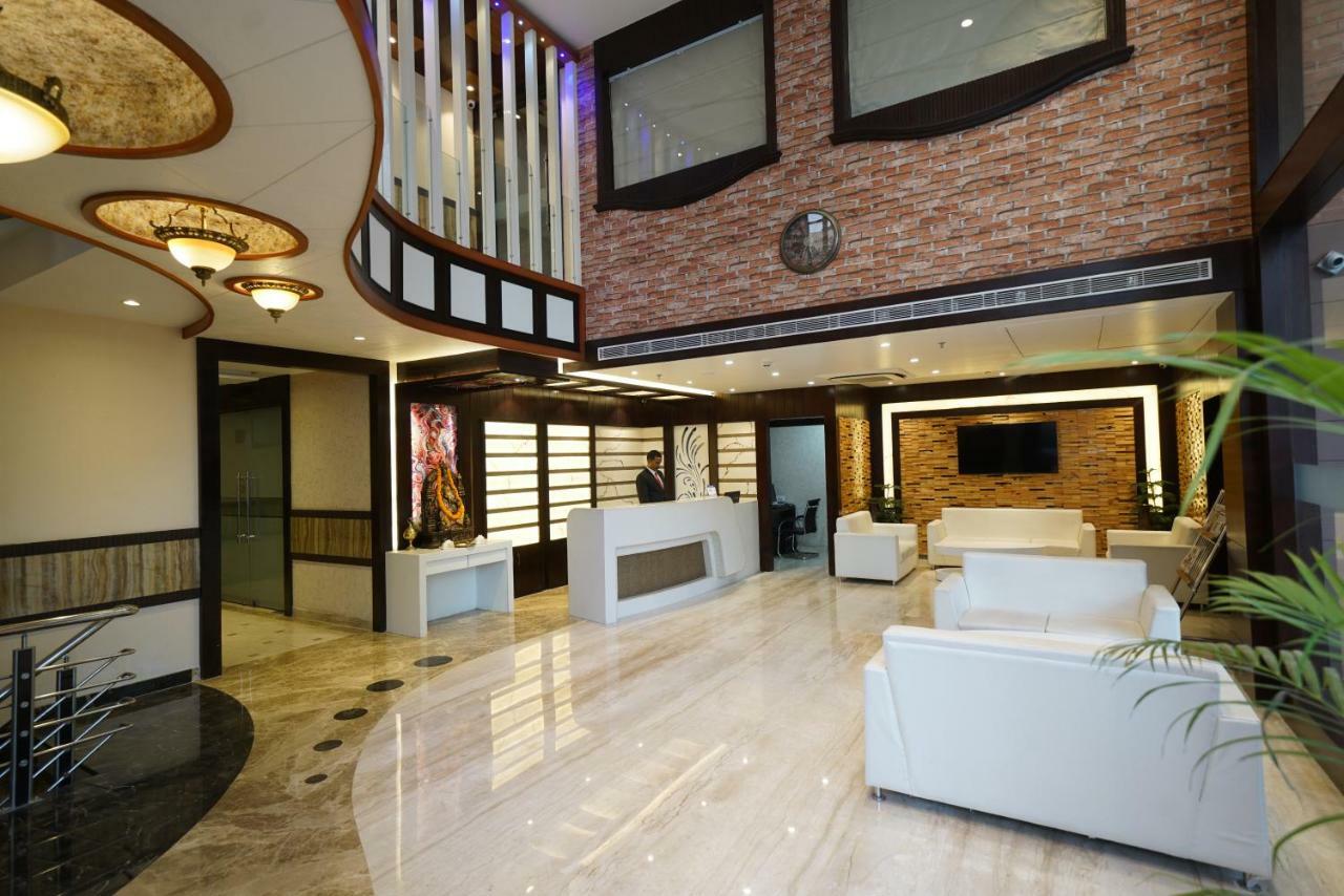 Square Inn Hotel,Варанаси Экстерьер фото