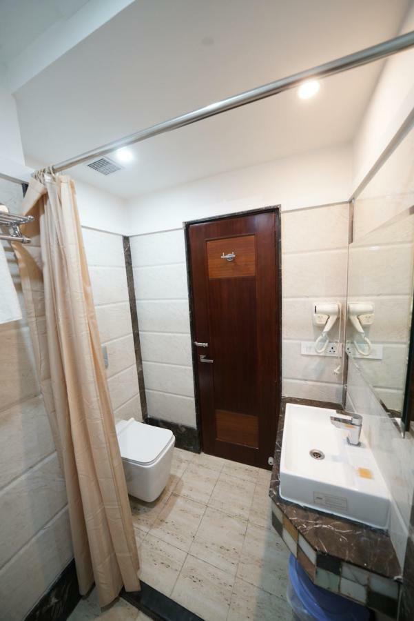 Square Inn Hotel,Варанаси Экстерьер фото