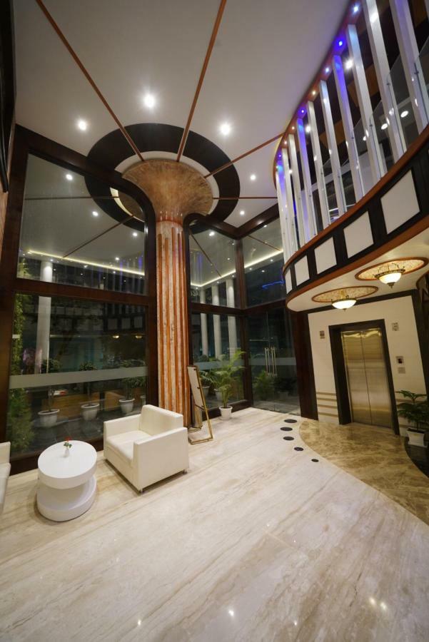 Square Inn Hotel,Варанаси Экстерьер фото